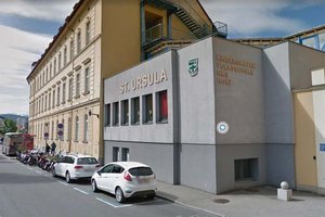Mann belästigte Schülerinnen vor Mittelschule St. Ursula. Foto: Google Street View