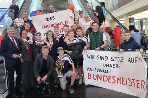 Großer Bahnhof: BG/BRG Lerchenfeld ist österreichischer Volleyball-Meister. Foto: LPD Kärnten/Wajand