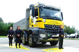 Bei der Verkehrserziehung für Volksschüler wird der „tote Winkel bei Lkw“ als Schwerpunkt eingeführt. Foto: WKK/Lobitzer