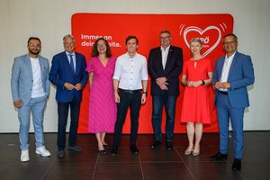 BGF Sinan Tepe, LH Peter Kaiser, StR.in Constance Mochar, VzBgm Ron Rabitsch, StS Jörg Leihtfried, LH-Stv.in Gaby Schaunig und StR Franz Petritz. Foto: SPÖ Klagenfurt / Thomas Hude