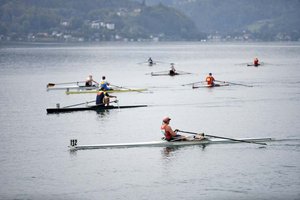 250 Ruderboote starten bei der „Rose vom Wörthersee“ von Velden nach Klagenfurt. Foto: zVg