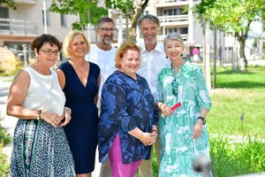 LRin Beate Prettner, Susanne Prentner-Vitek (Diakonie), Walter Pansi (Diakonie), Ministerin Korinna Schumann, Gerwin Müller (Diakonie) und LHStv.in Gaby Schaunig. Foto: Diakonie de La Tour