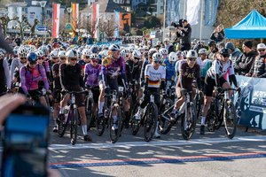 Rund 2.000 Gravel Biker in Velden. Foto: LPD Kärnten/Steinacher