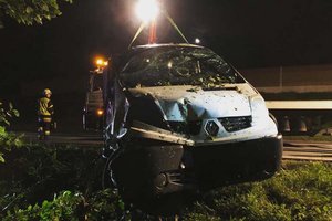 Alkoholisierter Klagenfurter rammte in der Rosentaler Straße einen Telefonmasten. Foto: FF Viktring Stein