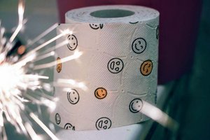 Unbekannter zündetete Klopapier in öffentlicher Toilette an