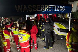 Zahlreiche Helfer von Wasserrettung, Feuerwehr und Polizei standen im Einsatz. Foto: Österreichische Wasserrettung Landesverband Kärnten