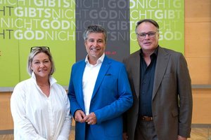 Die Spitze der GÖD-Kärnten: GÖD-Landesvorsitzender Stefan Sandrieser (Mitte) mit seinen StellvertreterInnen Ulrike Micheler-Eisner (FSG) (links) und Reinhold Dohr (FCG) (rechts). Foto: Caroline Knauder