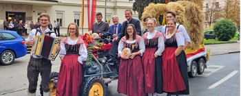 Erntekrone wurde an Kärntner Landesregierung übergeben 