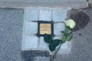Kultur Rad Pfad: Klagenfurts Geschichte erfahren, Radtour zu den Stolpersteinen. Foto: Carmen Delsnig