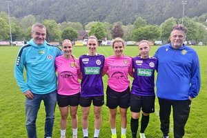 Robert Micheu (Präsident Austria Klagenfurt), Selina Selinger (Carinthians), Laura Kert (Austria), Nicole Gatternig (Carinthians), Nora Anfang (Austria), Alexander Pichelkastner (Co-Trainer Carinthians). Foto: Austria Klagenfurt