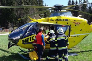 Der 62-Jährige wurde schwer verletzt mit dem Hubschrauber in das Unfallkrankenhaus Klagenfurt geflogen. Foto: Feuerwehr Radsberg