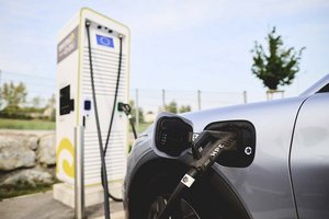 Neuer Schnellladepark für Elektroautos im Wirtschaftspark in Poggersdorf. Foto: SMATRICS EnBW