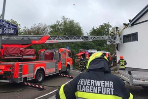 Dachstuhlbrand in einem Einfamilienhaus in Viktring. Foto: Feuerwehr Viktring - Stein / Neudorf