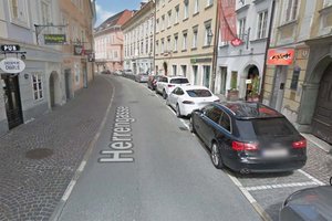 Neue Behindertenparkplätze in der Herrengasse und Kempfstraße gefordert. Foto: Google Street View