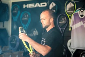 Vom Tennisplatz in Klagenfurt zur ATP-Tour: Stefan Müller arbeitet für die Tennis-Elite. Foto: Alexandra Lanner