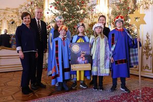 Kärntner Sternsinger aus St. Stefan an der Gail beim Bundespräsidenten in der Hofburg. Foto: Ludwig Schedl