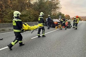 Am 17. Oktober kam es gegen 17:45 Uhr bei Klagenfurt Nord auf der B95 Turracher Straße zu einem schweren Verkehrsunfall. Foto: Berufsfeuerwehr Klagenfurt