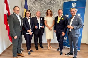 Mag. Alexander Gerdanovits, Kulturstadtrat Mag. Franz Petritz, Honorarkonsul DI Klaus Einfalt, Andrea Amza-Andras (rumänische Botschaft), MMag. Brigitte Winkler-Komar (Land Kärnten) und MMag. Meinrad Höfferer (Wirtschaftskammer). Foto: zVg