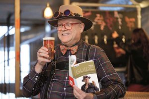 Conrad Seidls „Bier Guide 2022“ listet Klagenfurter Brut IPA als Innovation des Jahres. Foto: Menzl/medianet Verlag