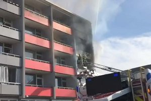 Mann stirbt bei Wohnhausbrand in Klagenfurt. Foto: Berufsfeuerwehr Klagenfurt