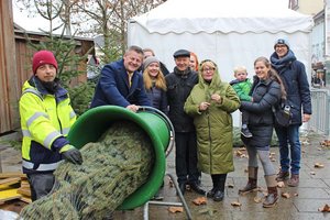 Christbaumaktion am Neuen Platz für finanziell Bedürftige. Foto: StadtKommunikation/Glinik