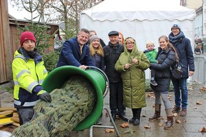 Christbaumaktion auf dem Neuen Platz. Foto: StadtKommunikation/Glinik