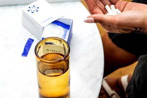 Richtige Lagerung, etwa in der Kühlbox oder an einem kühlen, dunklen Ort, ist entscheidend. Mag. Dr. Iris Wille vom Elisabethinen-Krankenhaus Klagenfurt erklärt, worauf Sie achten sollten, um Medikamente bei Hitze sicher anzuwenden.