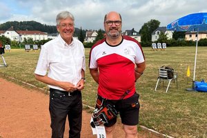 Landessportreferent LH Peter Kaiser mit VSC-Obmann Christian Leitgeb (re). Foto: Büro Kaiser