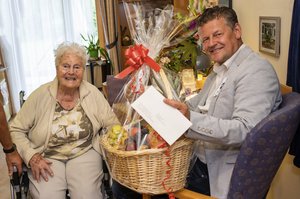 Gertrude Kostwein feierte ihren 100er. Foto: StadKommunikation/Hude