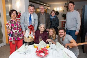 Hermine Puck feierte ihren 100er. Foto: StadtKommunikation/Hude