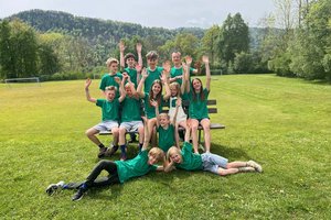 15 talentierte Kinder zwischen 7 und 15 Jahren präsentieren im Zirkuszelt am Rauschelesee „Konrad reitet in die Südsee“. Foto: zVg