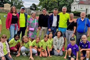 Von Juli bis Anfang September findet das Feriencamp am Sportplatz bei der Ballspielhalle St. Ruprecht statt. Foto: Büro Mochar