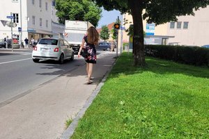 Hitze-Belastung auf Gehsteigen durch Bäume und kühlendes Grün reduzieren. Foto: Mein Klagenfurt