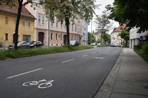 Klimaaktivistinnen machen aus Autospur am Villacher Ring Fahrradstraße. Foto: zVg