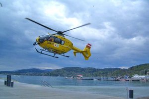 Übung der Wasserrettung im Strandbad: Auch der Rettungshubschrauber wird landen. Foto: Symbolbild / Christophorus 11 Facebook