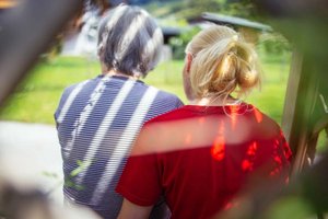 Ehrenamtliche AlltagsbegleiterInnen schenken einsamen Menschen Zeit. Foto: Caritas/Daniel Gollner