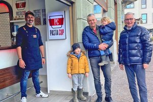 Ein neuer Treffpunkt für Fans der italienischen Nudelküche. Ehab Obar, Vizebürgermeister Dr. Alexander Kastner und Stadtrat Max Habenicht. Foto: Konitsch/Büro Vzbgm. Kastner