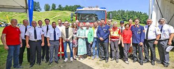 Vertreter und Vertreterinnen der Einsatzorganisationen und der Politik beim großen Sicherheitstag auf der Schleppe Alm. Foto: StadtKommunikation/Helge Bauer