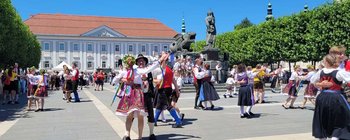 Volkstänzer, Trachtenvereine und Schuhplattler prägten das Klagenfurter Stadtbild