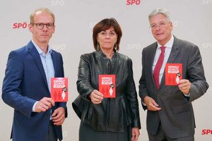SPÖ Kärnten zeigt FPÖ-Angerer nach Prügel-Drohung gegen LRin Prettner die rote Karte. Foto: SPÖ Kärnten/Svetits