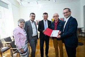 Stadt Klagenfurt würdigt Axel Karner mit dem Humbert-Fink-Preis 2022. Foto: StadtKommunikation/Helge Bauer