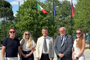 Treffen der Bürgermeister der Partnerstädte Nova Gorica, Klagenfurt und Görz am Europaplatz. Foto: ORF