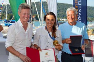 Landesportdirektor Arno Arthofer, Lara Vadlau und LH Peter Kaiser. Foto: LPD Kärnten/Steinacher