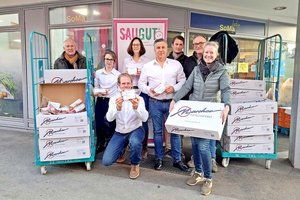 Martin Suette, Gabriele Egger, Martin Egger, Christina Gerl, KR Alfred Andrej, Stefan Suette (Vorstand Verband der Kärntner Schweinebauern - Initiative Saugut), Otwald Preis (Marcher Fleischwerke) und Theres Leber (SOMA Markt). Foto: LK/Gerl