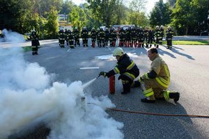 Feuerlöscherüberprüfung im Rüsthaus der Feuerwehr Viktring – Stein / Neudorf. Foto: FF Klagenfurt