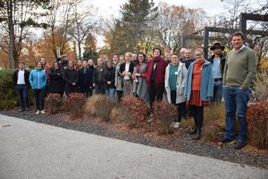 Landesrätin Sara Schaar mit den Teilnehmerinnen und Teilnehmern des Lehrgangs. Foto: Büro LR.in Schaar 