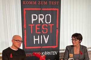 LHStv.in Beate Prettner und Günter Nagele von der aidsHilfe Kärnten. Foto: Büro LHStv.in Prettner