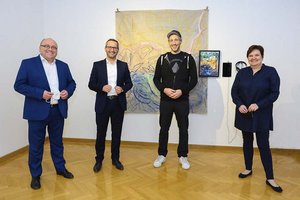 Kulturreferent Stadtrat Mag. Franz Petritz mit dem Künstler Martin Egger, Stadtgalerieleiterin Mag. Beatrix Obernosterer und Kulturabteilungsleiter Mag. Alexander Gerdanovits. Foto: StadtKommunikation / Hude