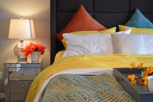 Schlafzimmer gemütlich einrichten und gestalten: Tipps für besseren Schlaf 