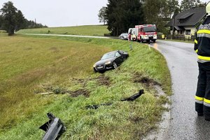 Betrunkene Klagenfurterin prallte auf der Magdalensberg Straße gegen entgegenkommenden PKW. Foto: FF Ottmanach